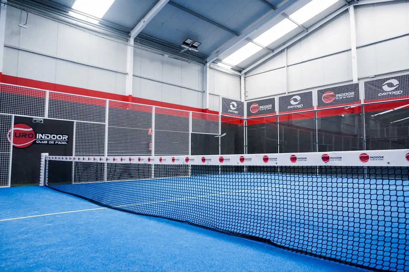 Pista de Euroindoor Moraleja con su lona